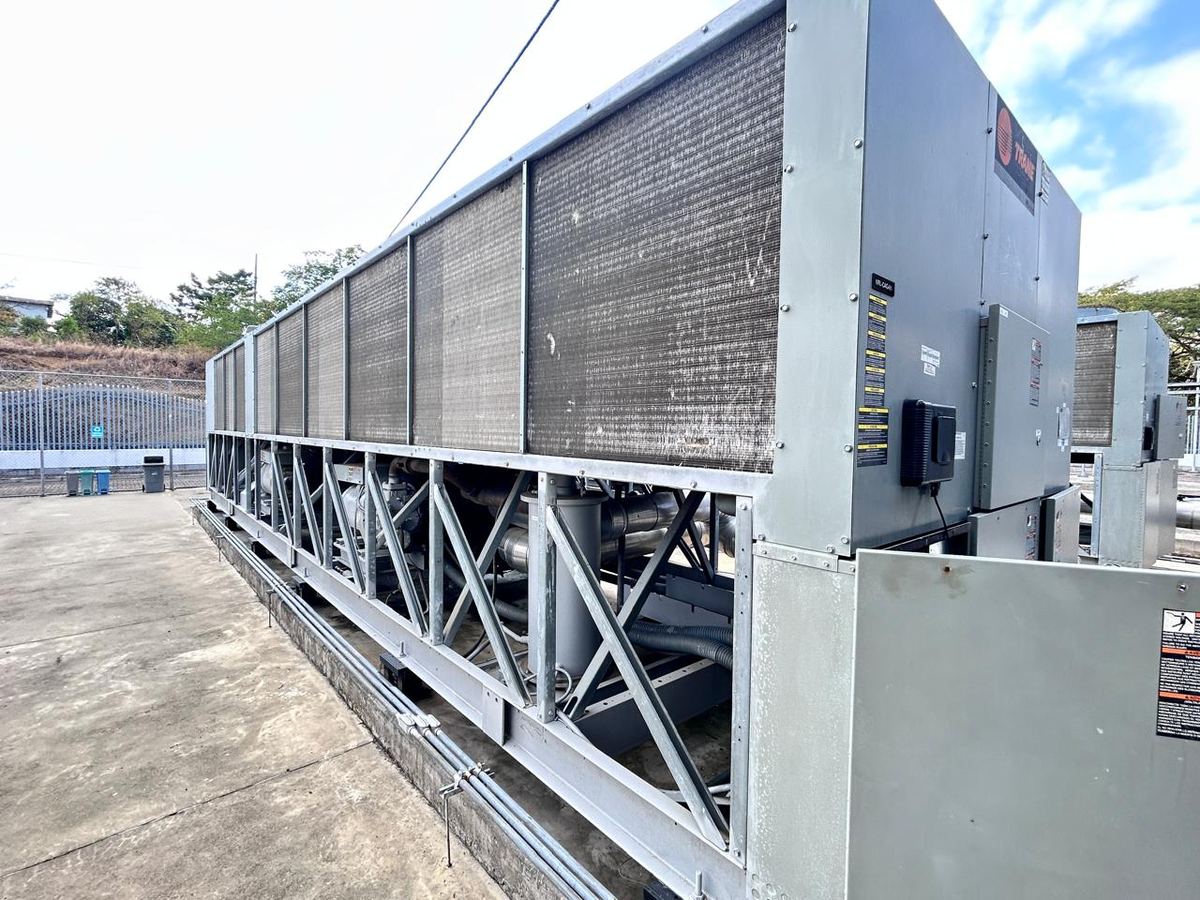 Chiller Trane industrial instalado en planta