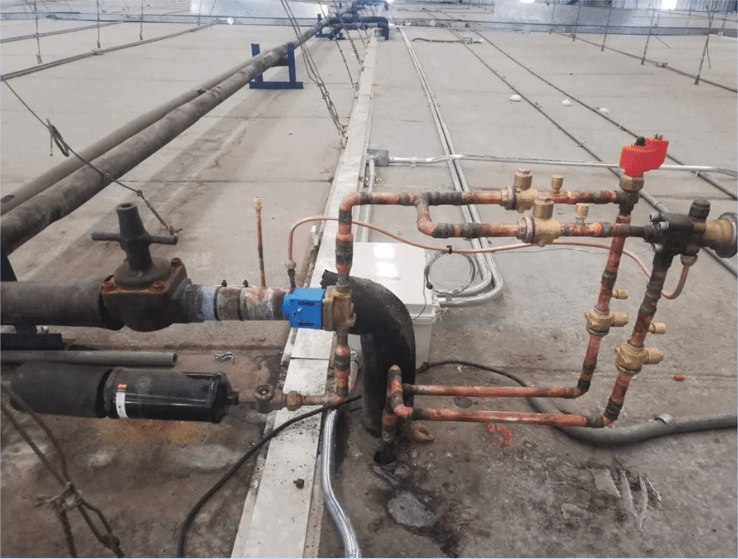 Instalación de válvula electrónica en sala de máquinas